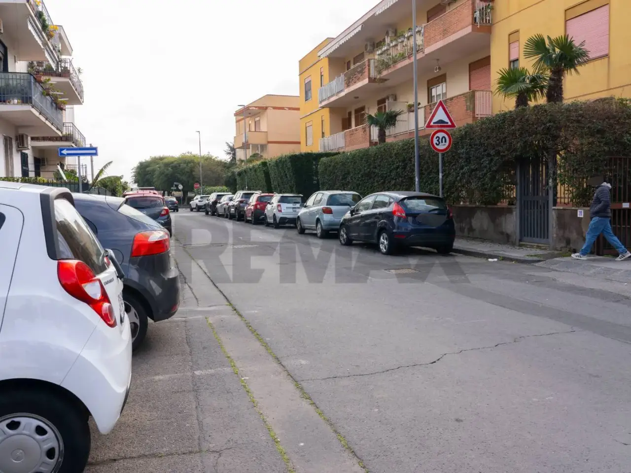 Negozio in Via Luigi Pirandello 25, Sant'Agata Li Battiati, {3} - Foto 1