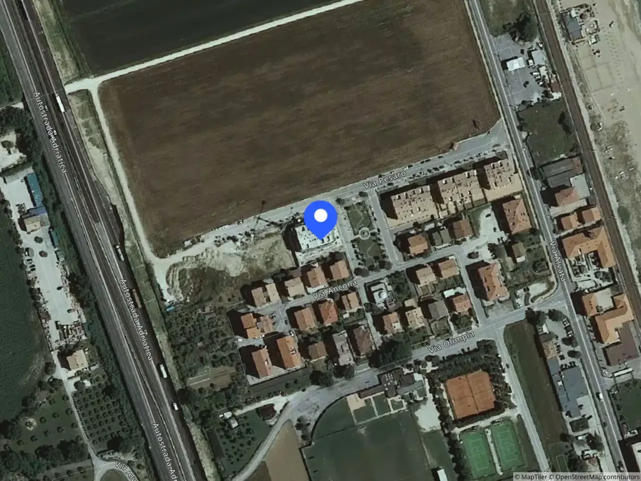 Garage in Via Pesaro 93 93, Potenza Picena, {3} - Foto 2
