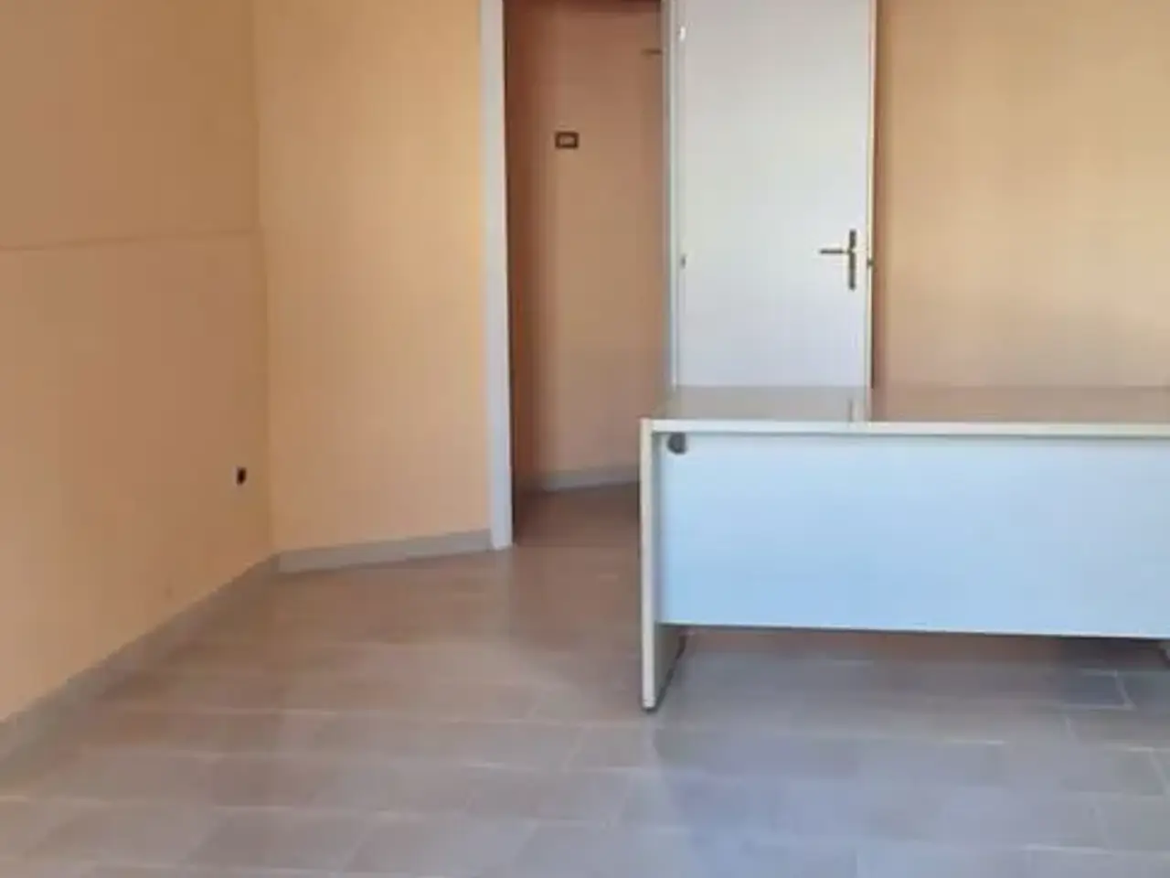 Palazzina commerciale in Via Bebio 64, Trani, {3} - Foto 1