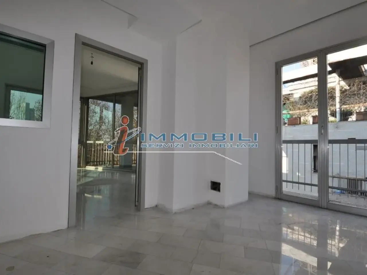 Ufficio in Piazza Carbonari, Milano, {3} - Foto 1