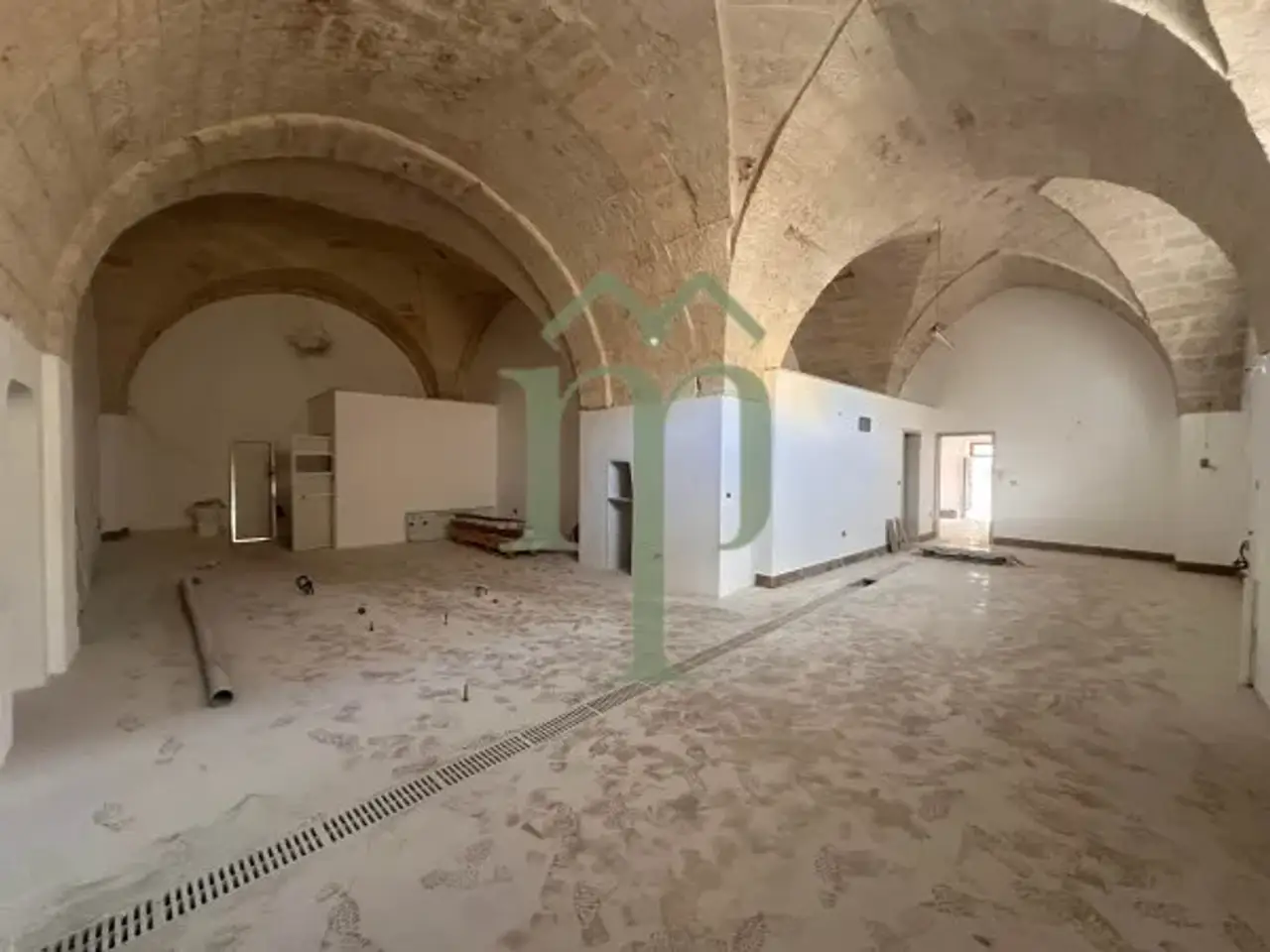 Negozio in Via Guglielmo Oberdan, San Vito Dei Normanni, {3} - Foto 1