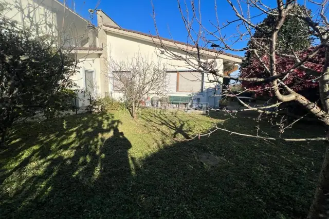 Detached house in Strada Pecenasco 6/Bis, Moncalieri - Photo 1