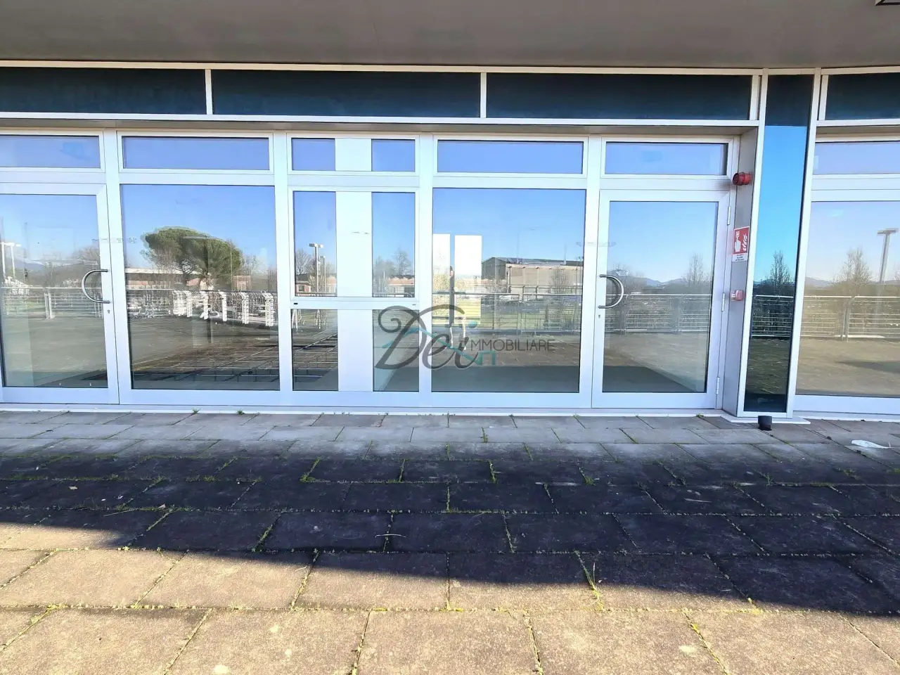 Ufficio in Viale Europa  22, Capannori, {3} - Foto 1