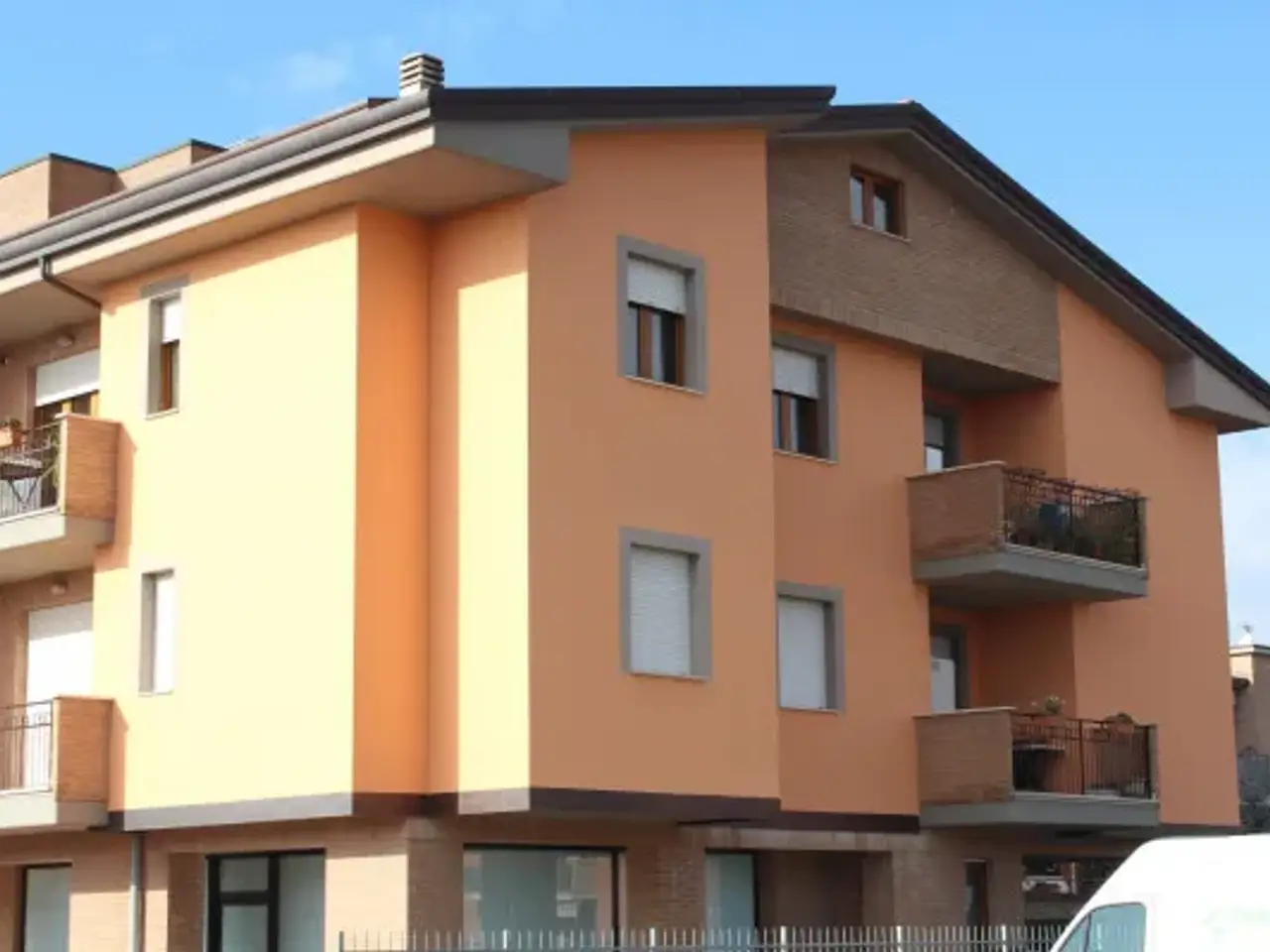 Negozio in Via Giovanni Amendola, Bastia Umbra, {3} - Foto 1