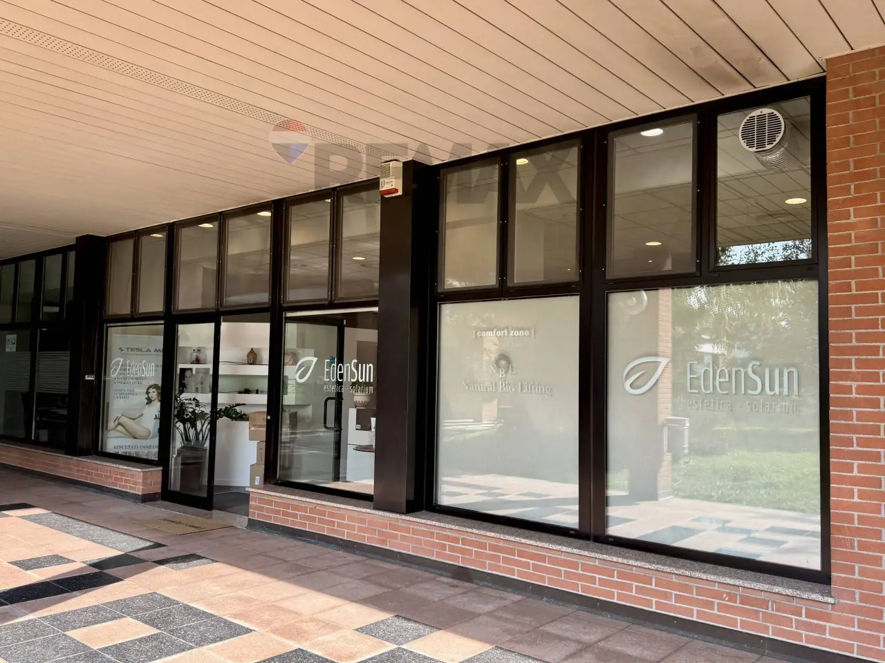 Esercizio commerciale in Via Milano 73, Gallarate, {3} - Foto 1