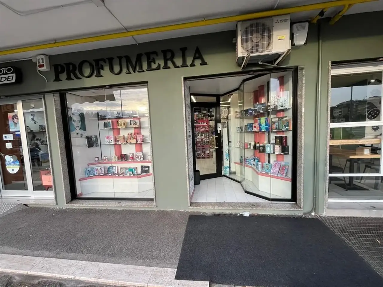 Negozio in Via Casal Tidei, Roma, {3} - Foto 2