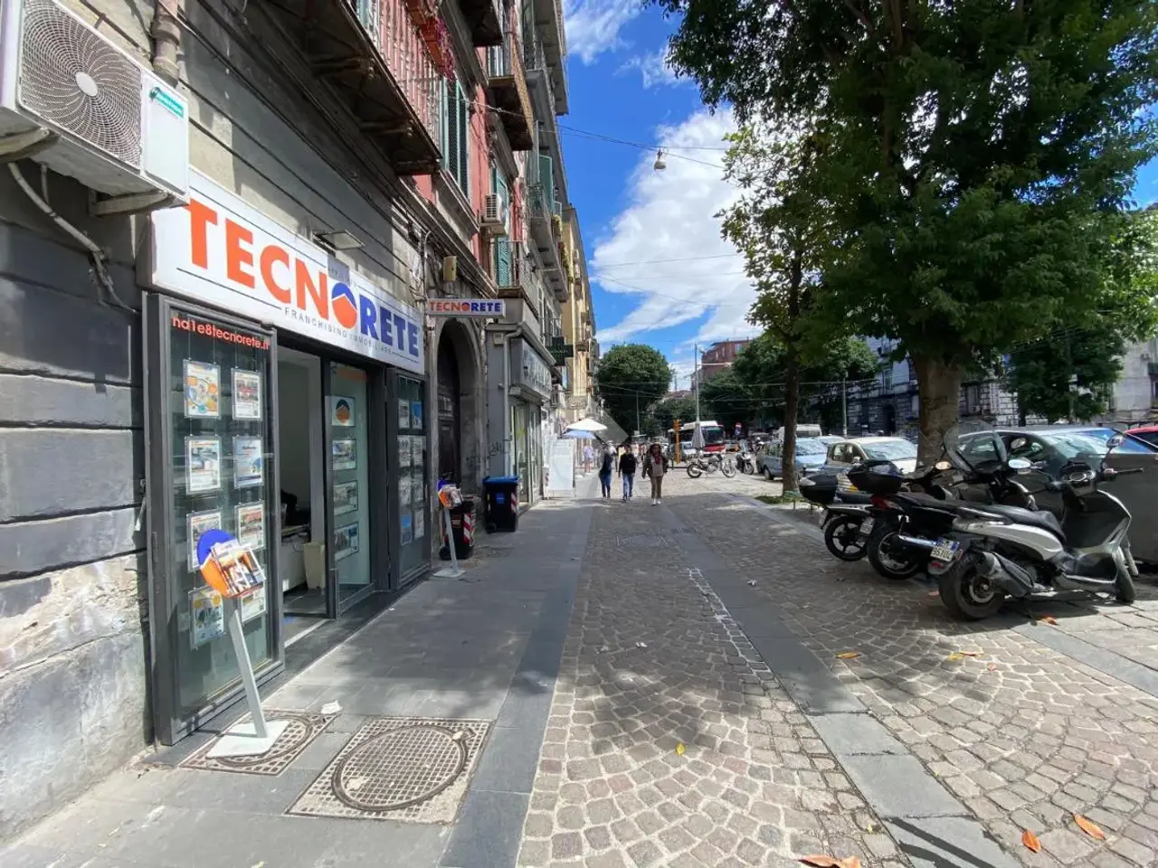 Negozio in Via Foria 109, Napoli, {3} - Foto 2