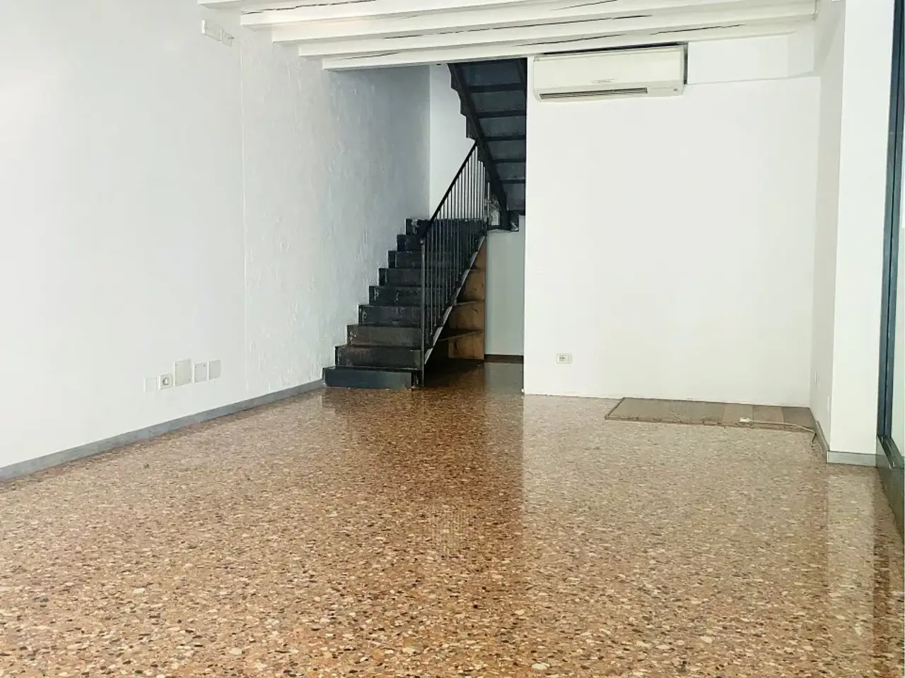 Negozio in Piazza Giorgione, Castelfranco Veneto, {3} - Foto 1