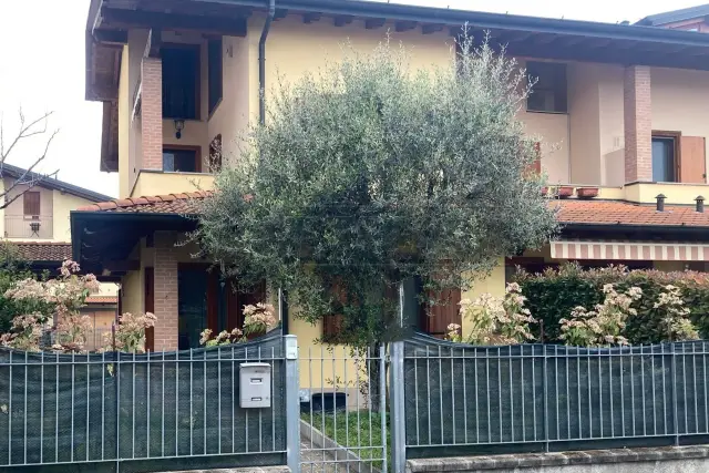 Terraced house in Via Asilo, Trescore Cremasco - Photo 1