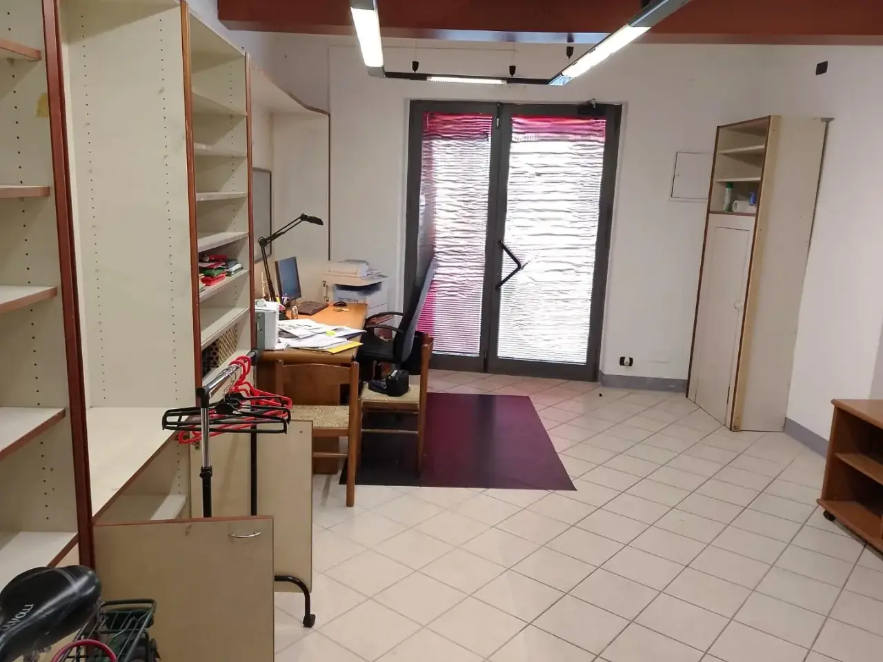 Locale commerciale in , Lucca, {3} - Foto 2