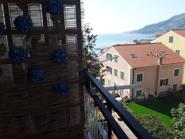 2-room flat in Via Jean Jonquiere 13, Ospedaletti - Photo 1