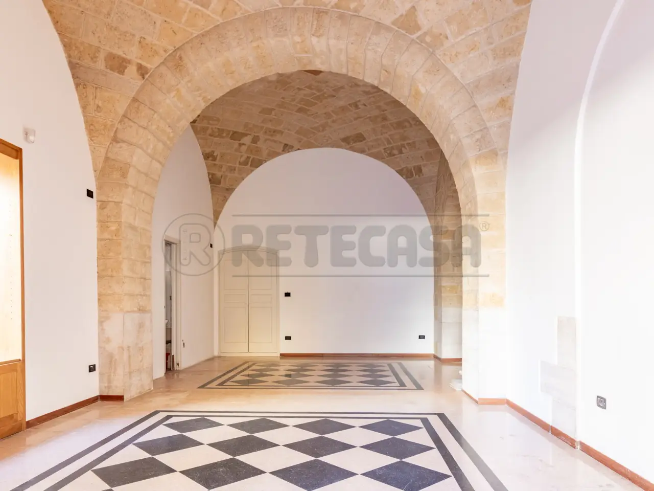 Palazzina commerciale in Via San Lorenzo  29, Bisceglie, {3} - Foto 2