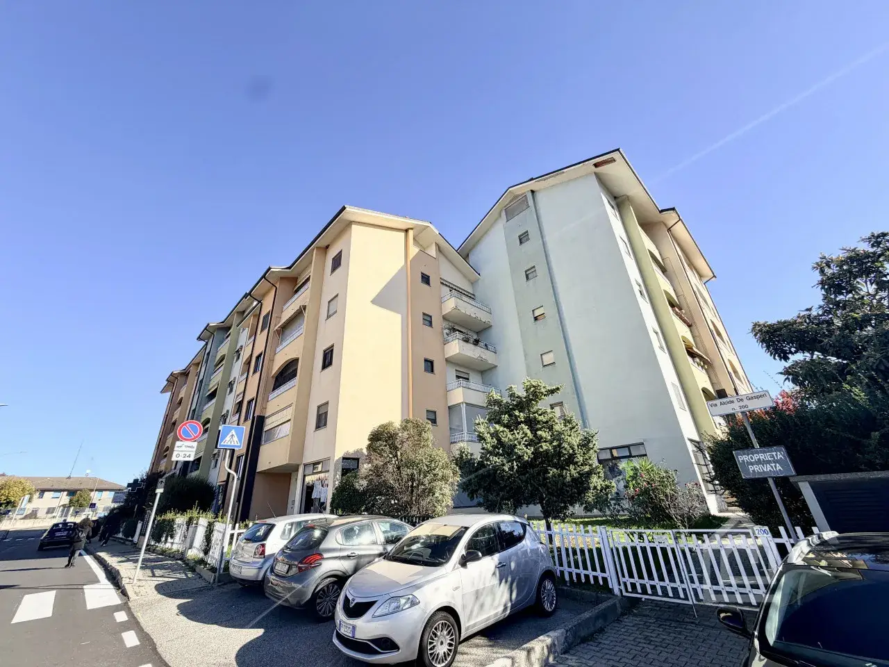 Negozio in Via Alcide De Gasperi 2, Chivasso, {3} - Foto 1