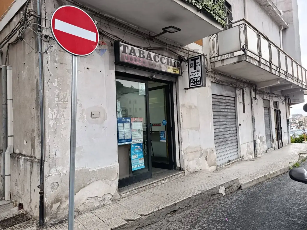 Esercizio commerciale in Via Camaro Inferiore  Comunale 40, Messina, {3} - Foto 2