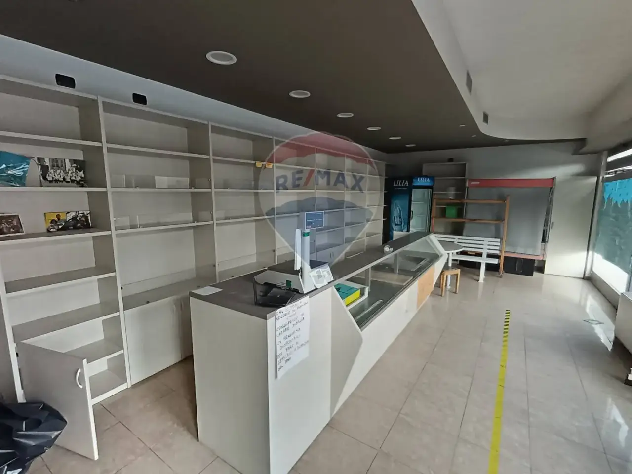 Negozio in Piazza Indipendenza 13, Borgo Valbelluna, {3} - Foto 2