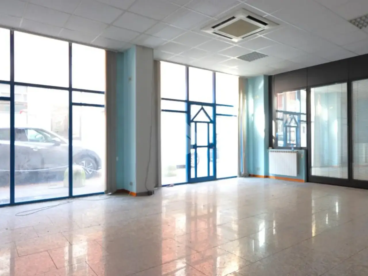 Negozio in Via Cesare Ferrufini 2, Alessandria, {3} - Foto 1