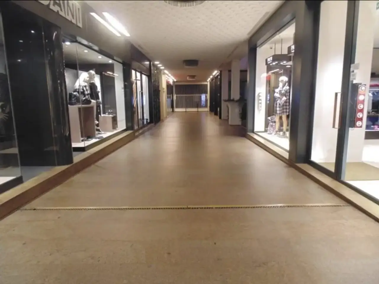Negozio in Via Santa Lucia, Padova, {3} - Foto 1