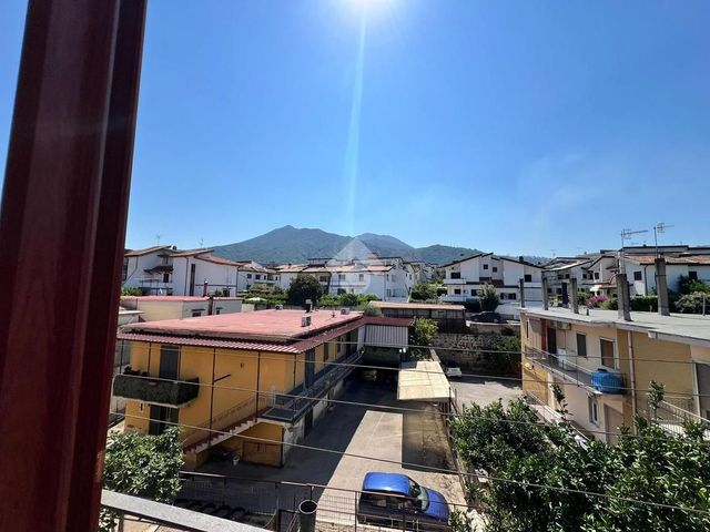 4-room flat in Via Achille Grandi 104, San Sebastiano al Vesuvio - Photo 1