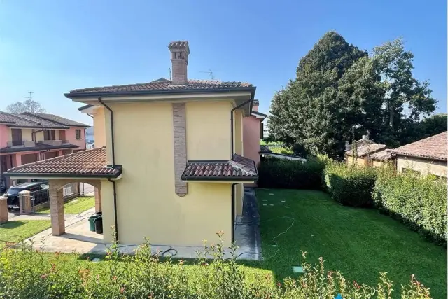 Terraced house in Via I Maggio, San Possidonio - Photo 1