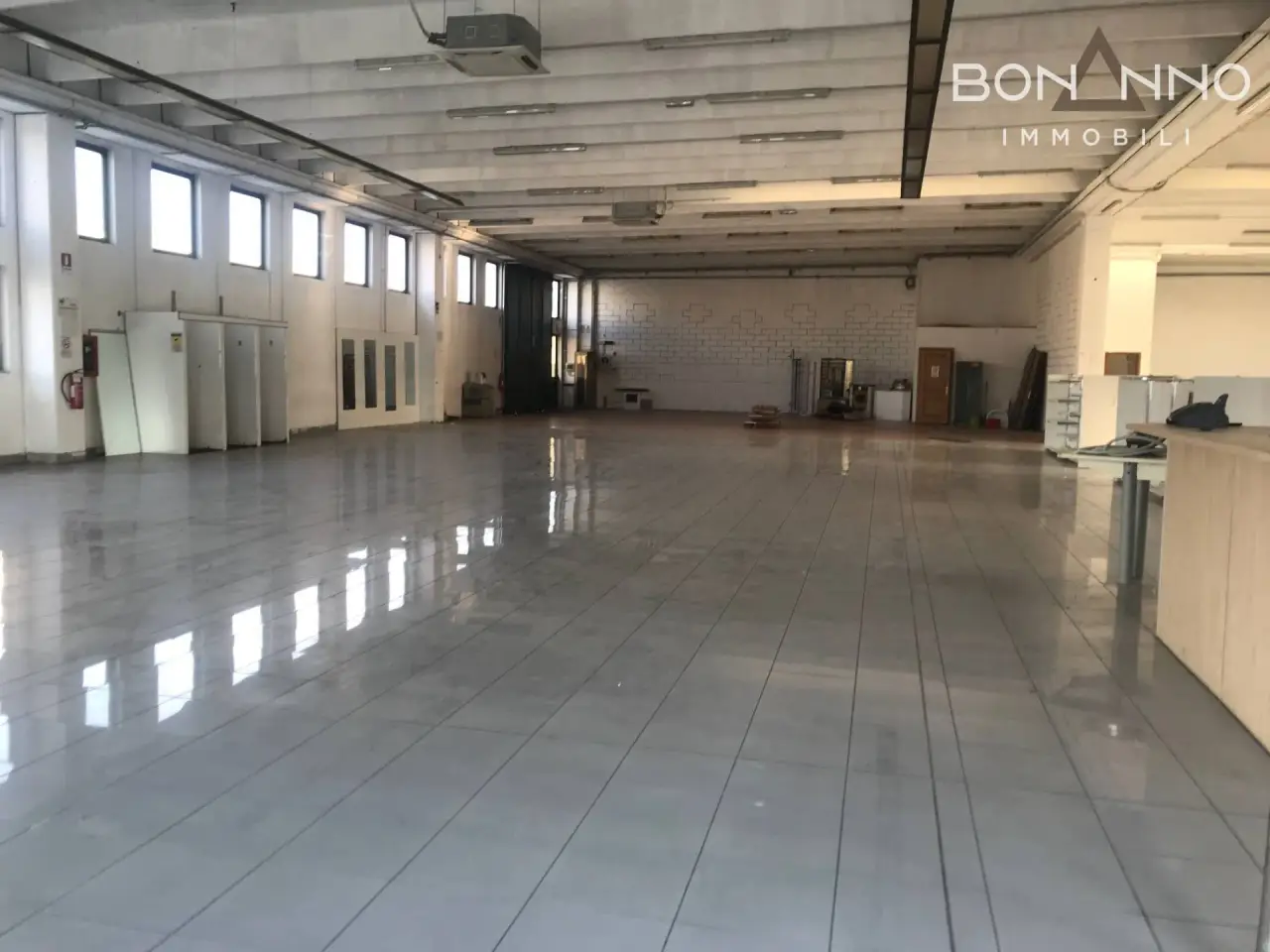Negozio in Via Circonvallazione Est 10, Castelfranco Veneto, {3} - Foto 2