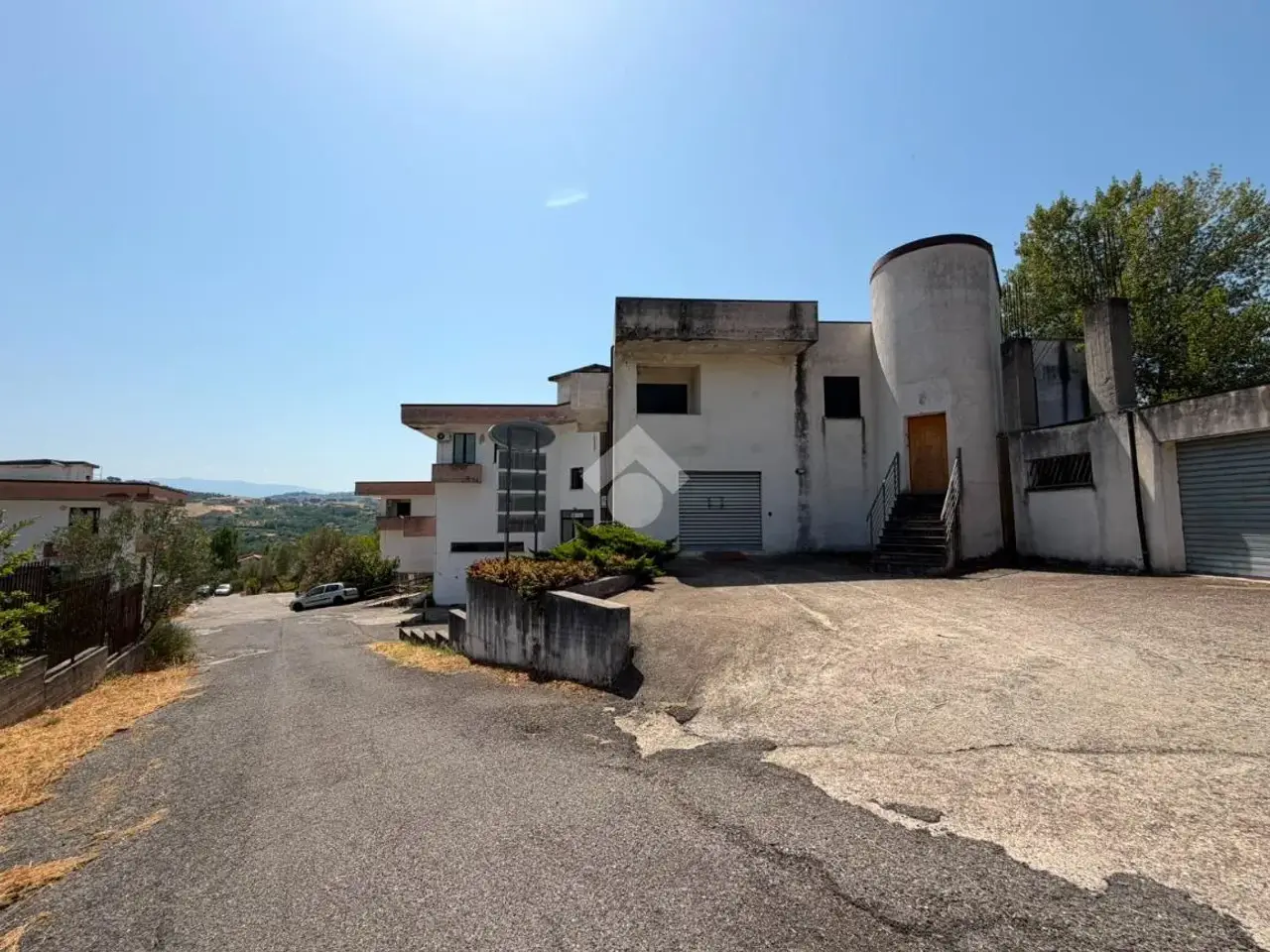 Palazzina commerciale in Contrada Motta 10, Castrolibero, {3} - Foto 2