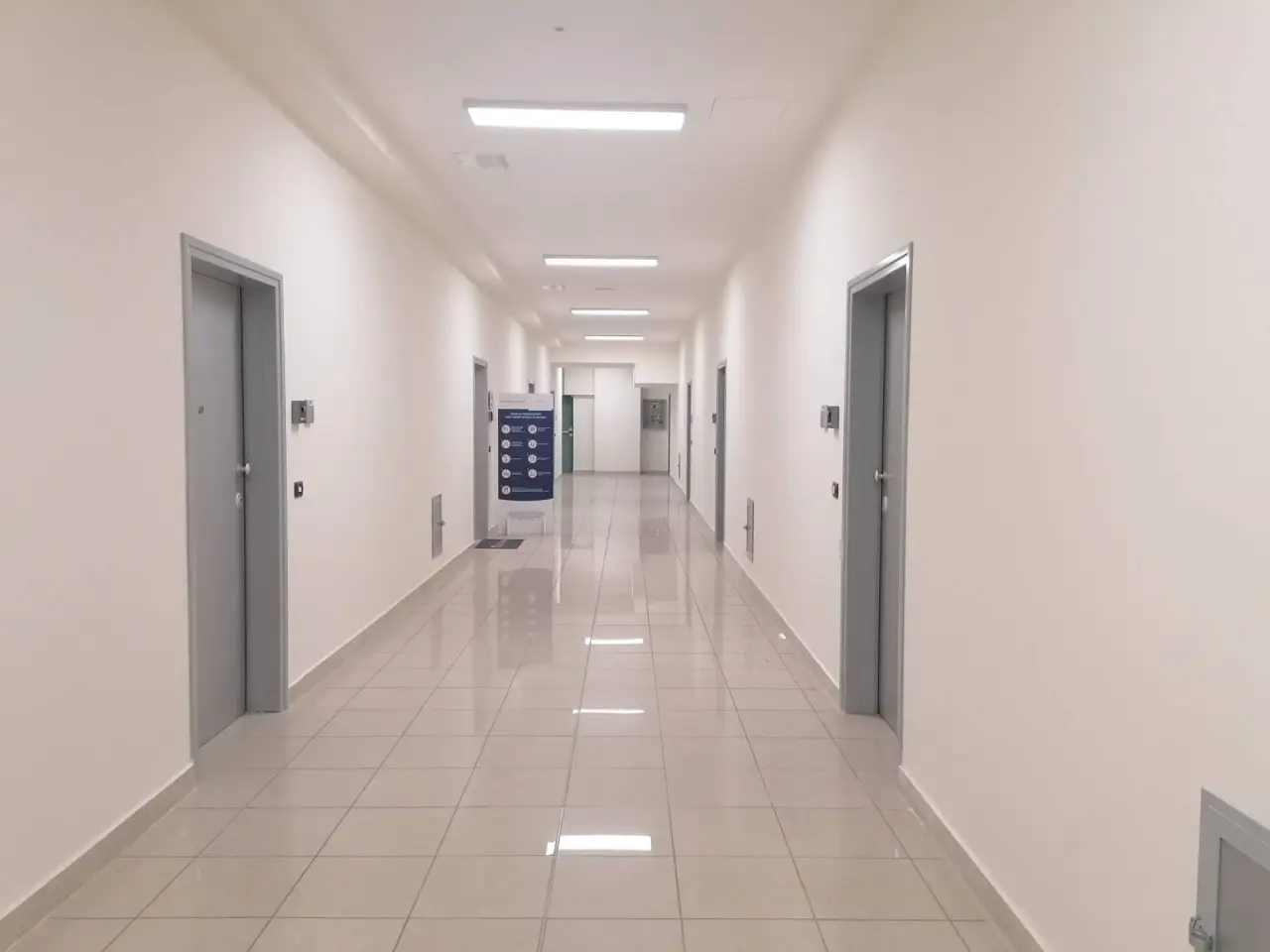 Ufficio in Via Santi Cosma E Damiano 25, San Nicola La Strada, {3} - Foto 2