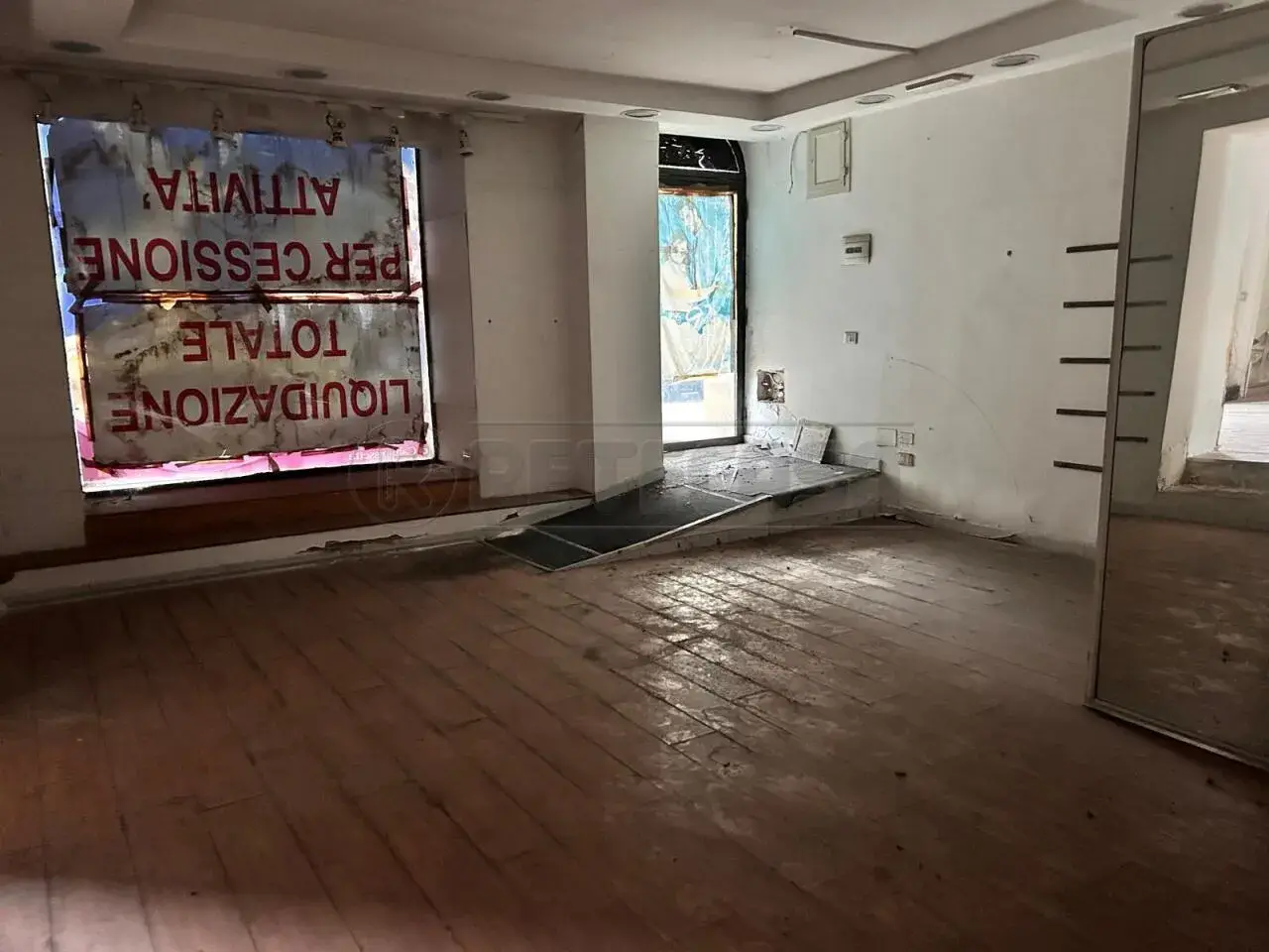 Palazzina commerciale in Viale Conte Testasecca 25, Caltanissetta, {3} - Foto 2