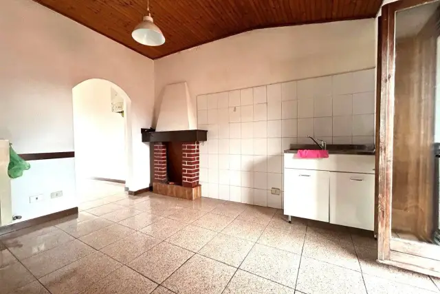 4-room flat in Via Alessandro Volta 1, Malnate - Photo 1