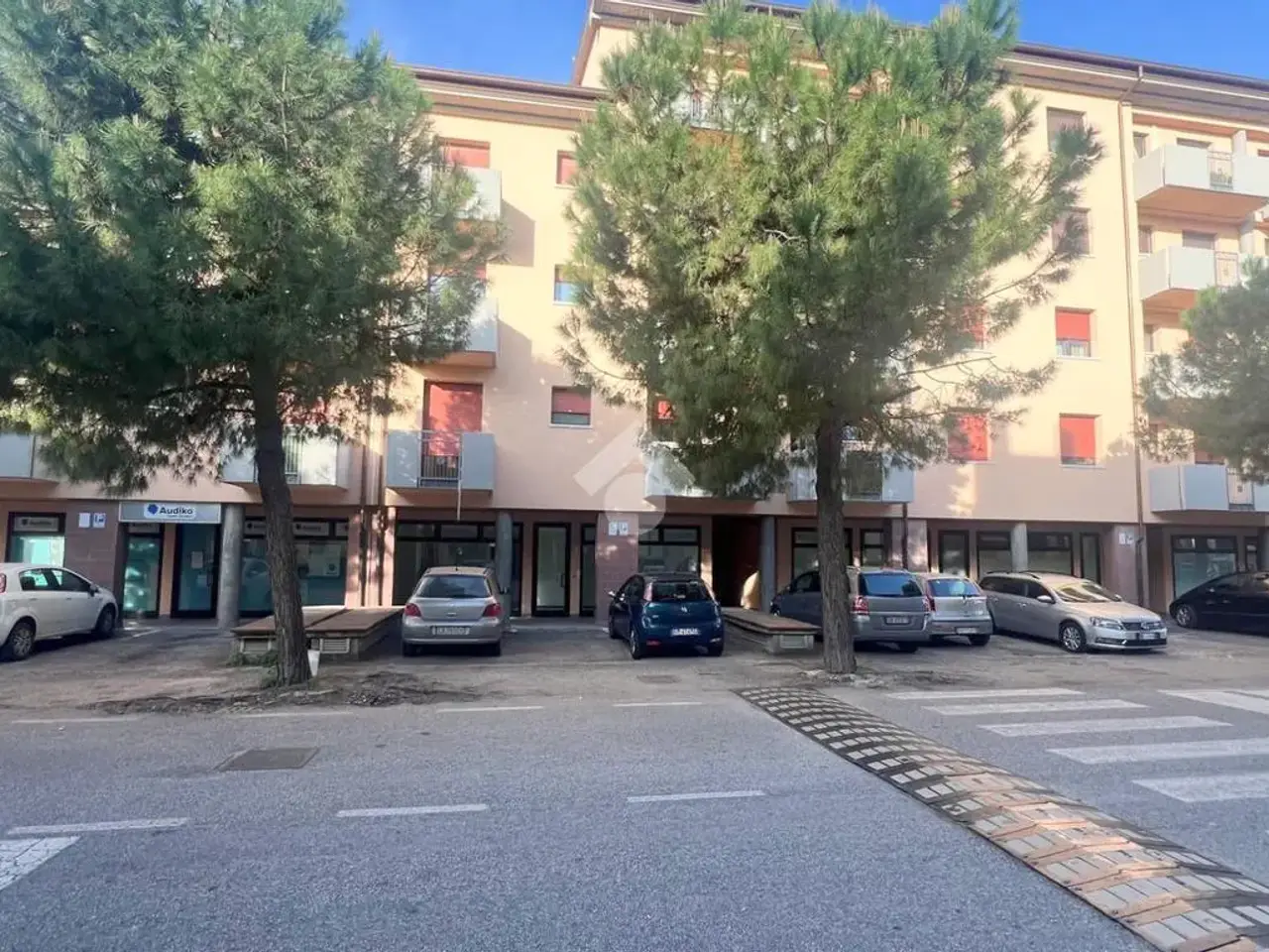 Negozio in Via Sauro Nazario 23, San Bonifacio, {3} - Foto 1