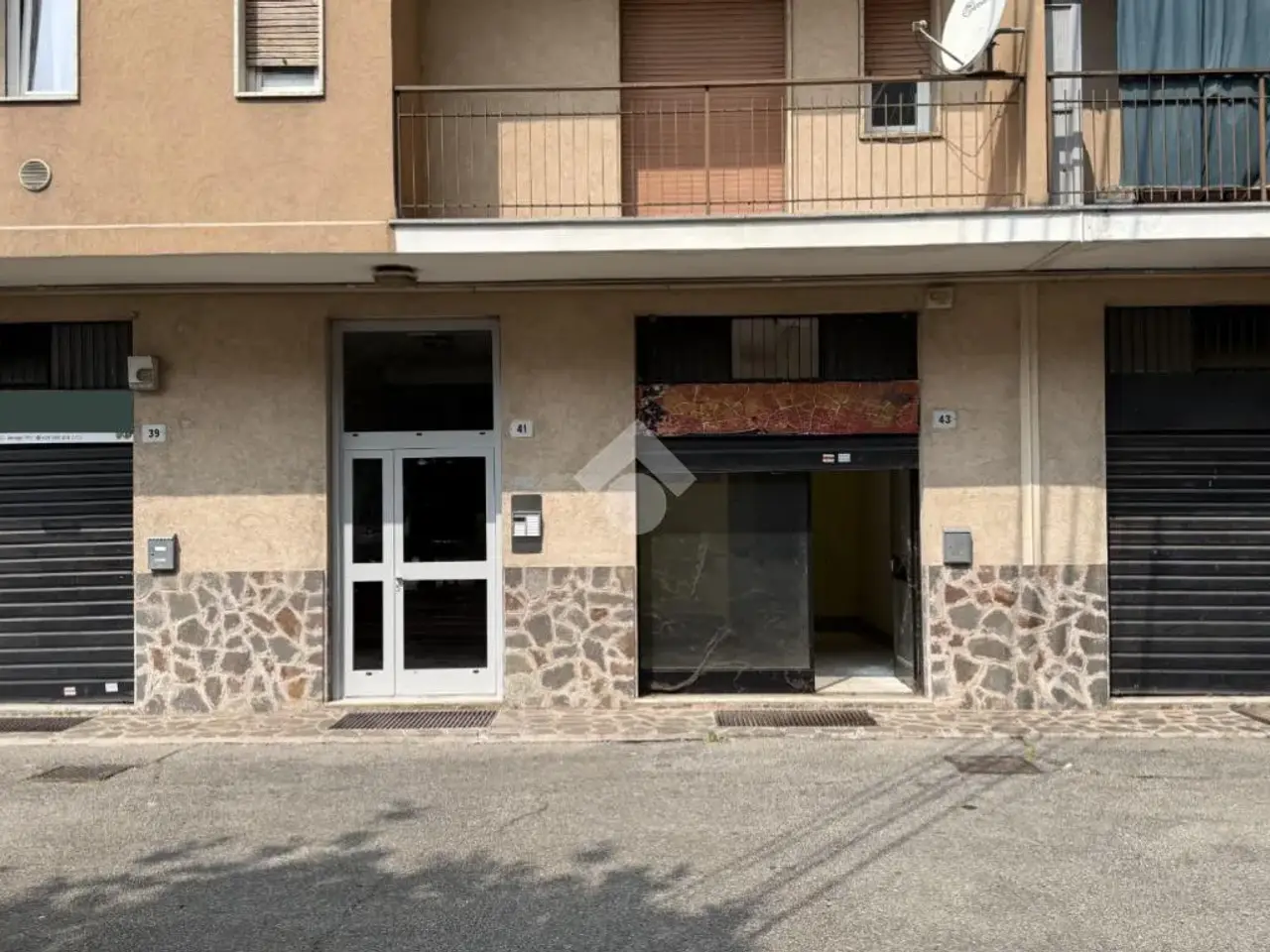 Negozio in Piazza Giovanni XXIII 47, Senago, {3} - Foto 2