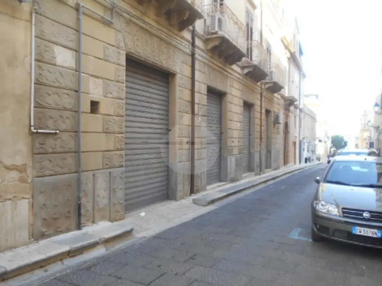Negozio in Locale-Commerciale-, Castelvetrano, {3} - Foto 1