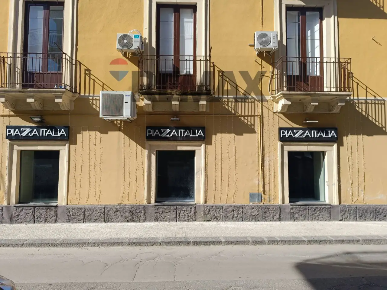 Negozio in Piazza Regina Margherita 12, Ramacca, {3} - Foto 2
