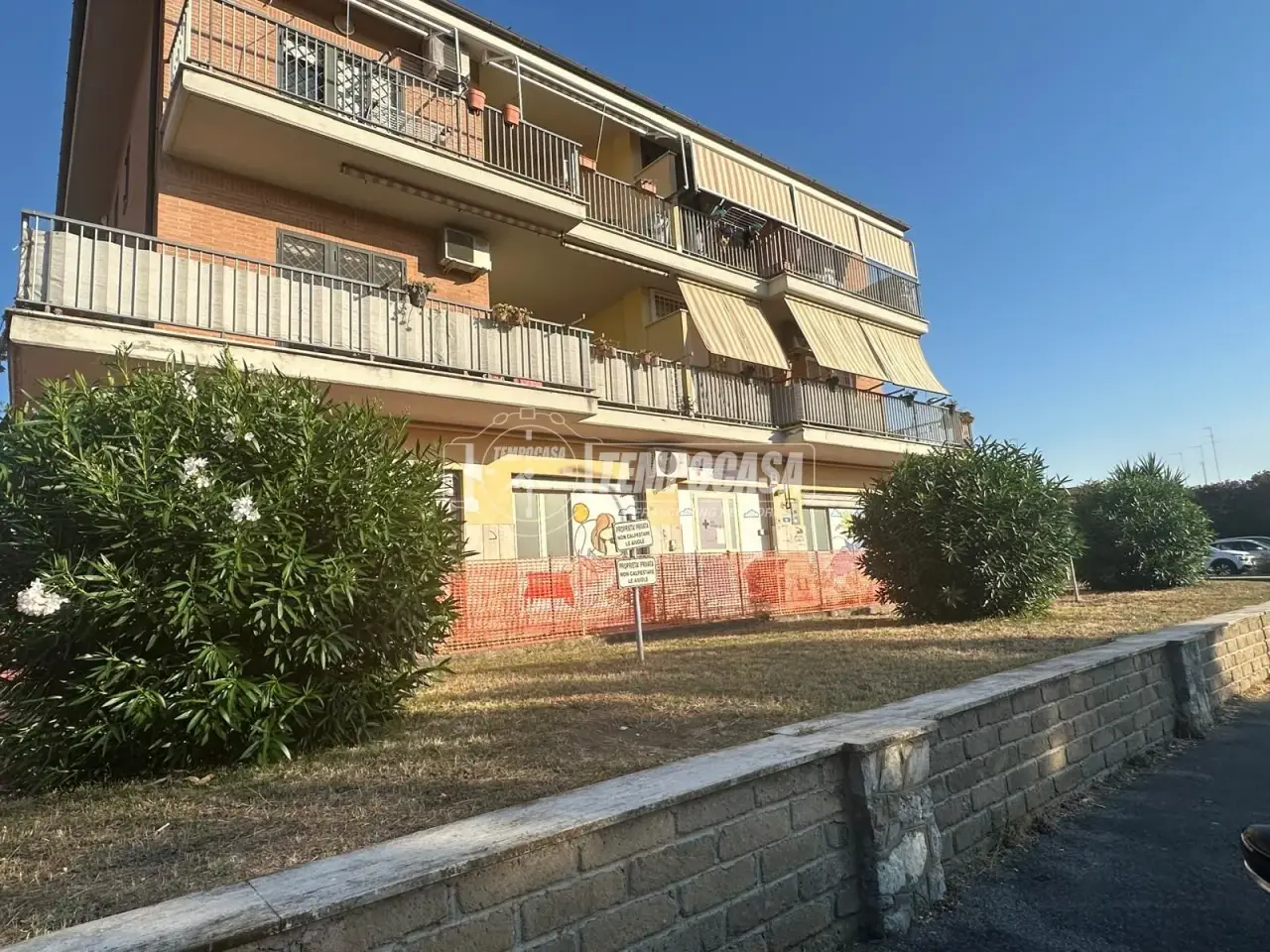 Negozio in Via Martiri delle Foibe, Cerveteri, {3} - Foto 1