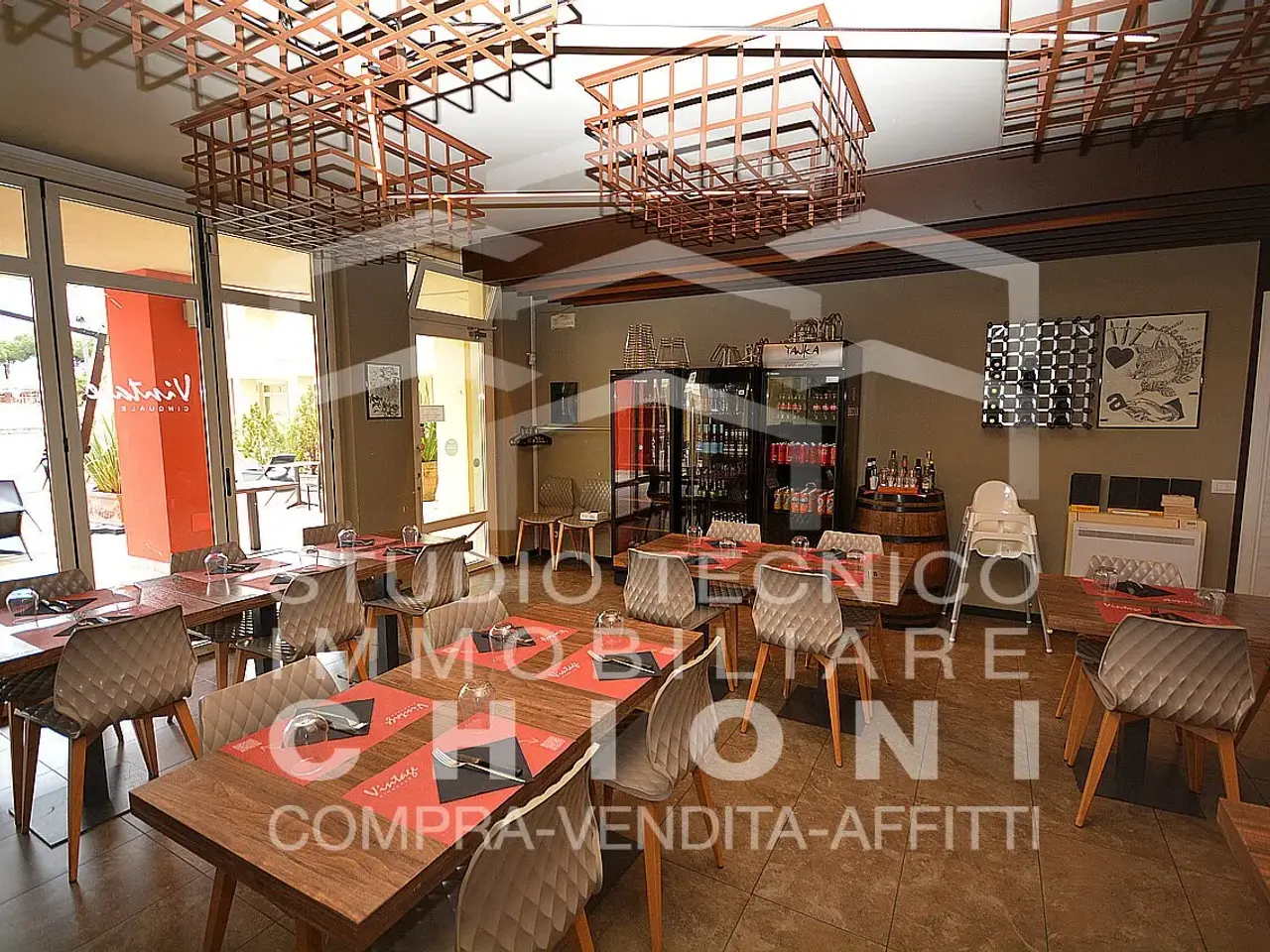 Palazzina commerciale in Piazza De Andrè 6, Montignoso, {3} - Foto 1