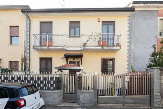 Villa a schiera in Via Silvio Pellico 8, Rho - Foto 1