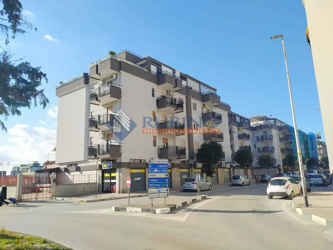 Parcheggio chiuso in Viale Germania 4, Trani, {3} - Foto 1