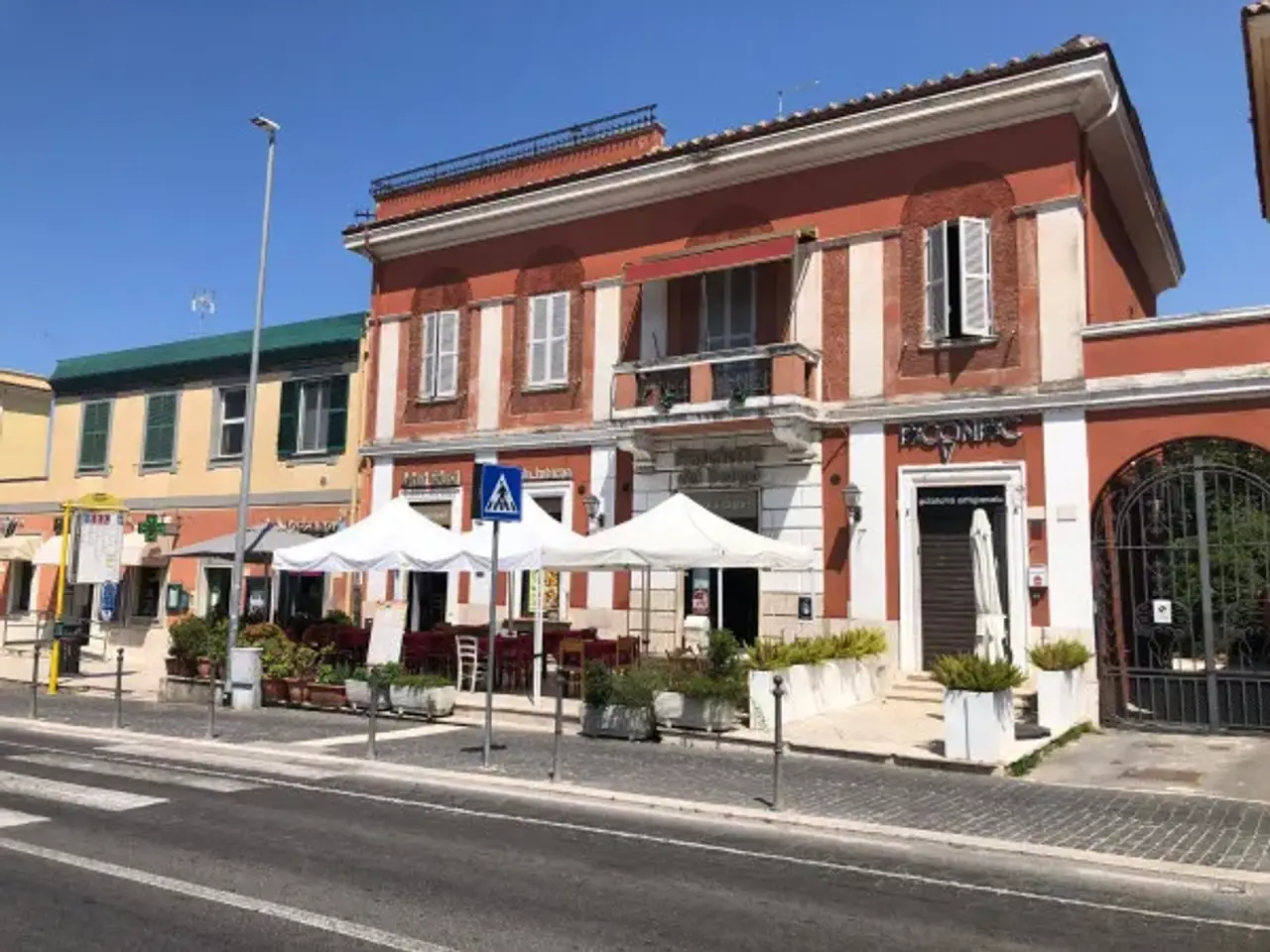Negozio in Viale dei Romagnoli 759, Roma, {3} - Foto 1