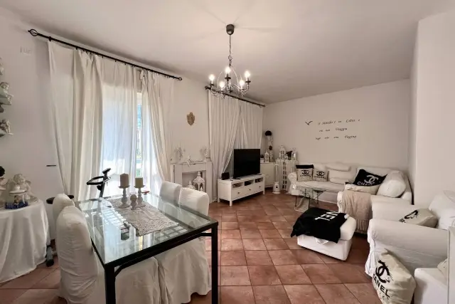 4-room flat in Via Benigno Crespi, Albino - Photo 1