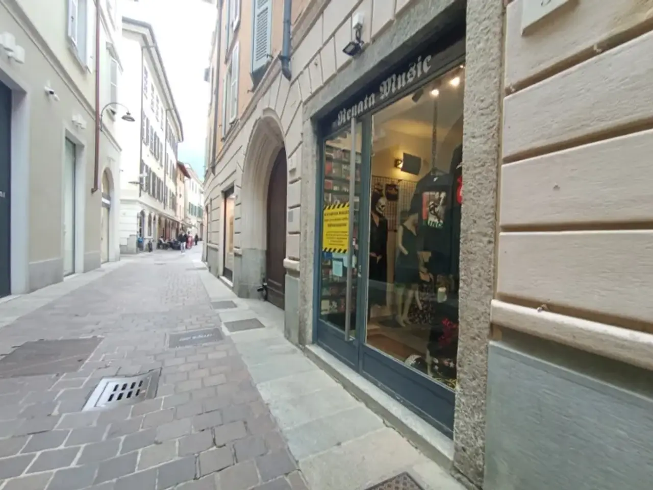 Negozio in Via Collegio dei Dottori, Città Murata, Sant'Agostino, Como, Lombardia, 22100, Italia, Como, {3} - Foto 1