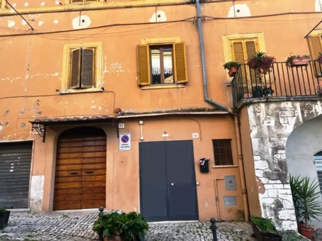 Negozio in Piazza Giuseppe Garibaldi 14, Castel Madama, {3} - Foto 1