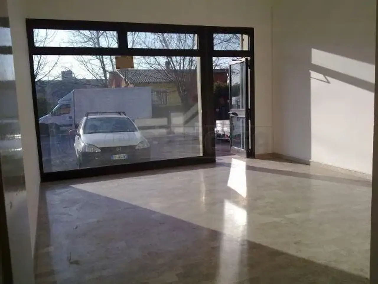 Palazzina commerciale in , Bassano Del Grappa, {3} - Foto 1