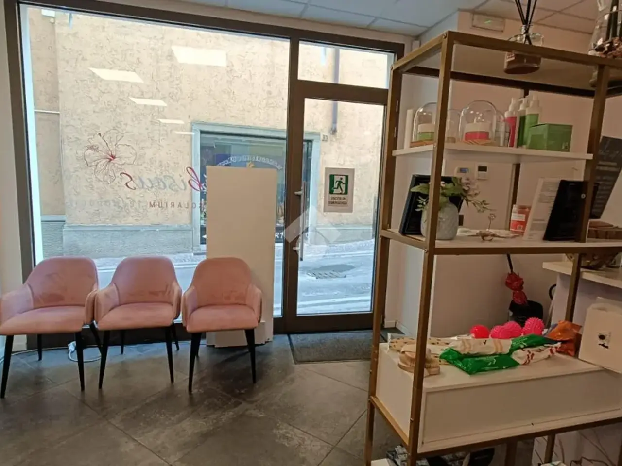 Negozio in Via Locatelli 40, Alzano Lombardo, {3} - Foto 2