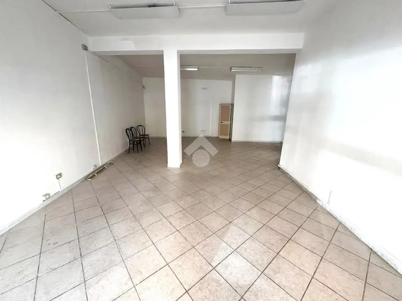 Negozio in Via Anglona 10, Cagliari, {3} - Foto 1