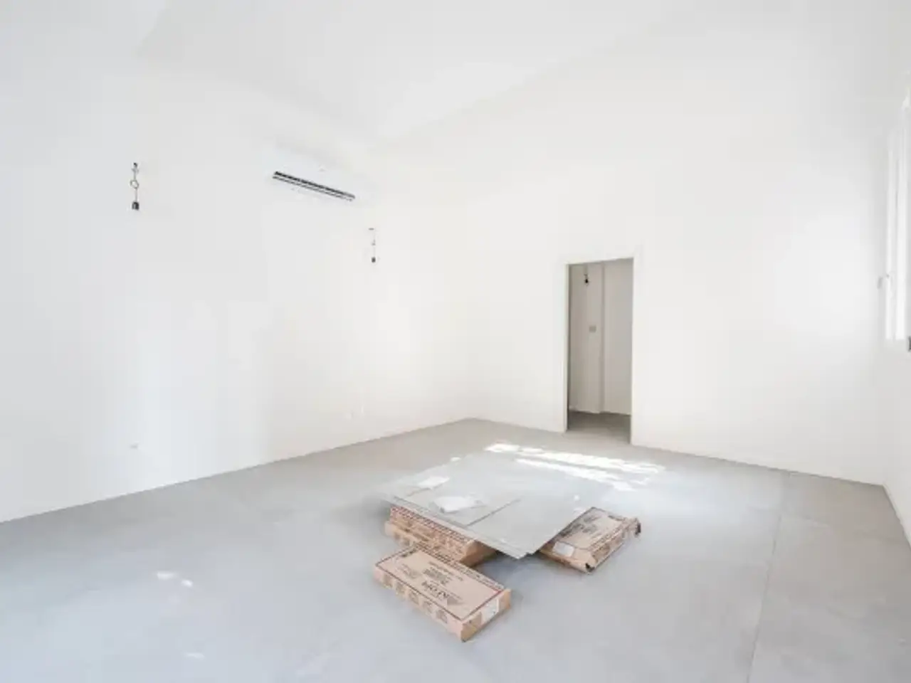 Negozio in Viale Edmondo De Amicis 45, Carpi, {3} - Foto 1