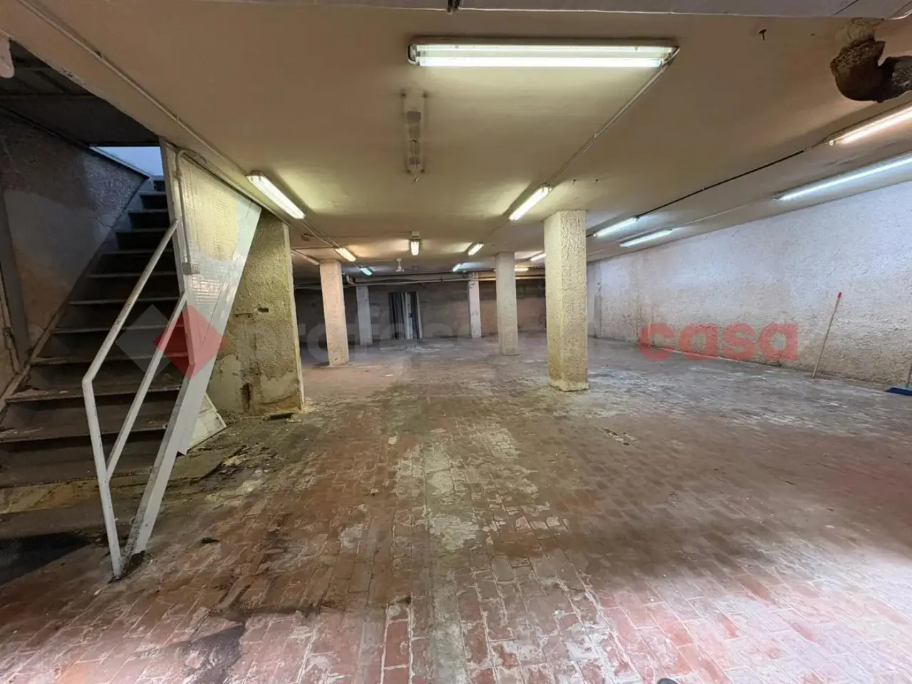 Negozio in Via Battaglia  di Montelungo 26/28, Bari, {3} - Foto 2