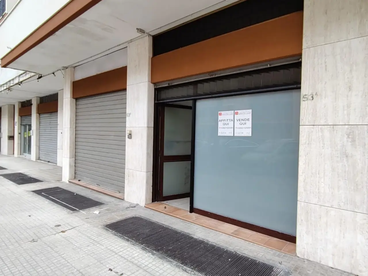 Locale commerciale in , Lecce, {3} - Foto 1