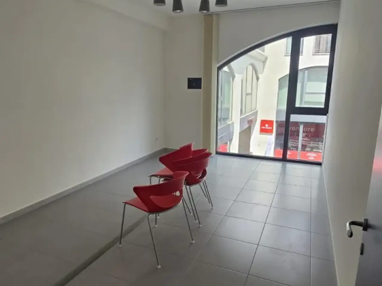 Ufficio in Strada Statale 18/Viale Giuseppe Verdi-Via Amerigo Vespucci, Montecorvino Pugliano, {3} - Foto 1