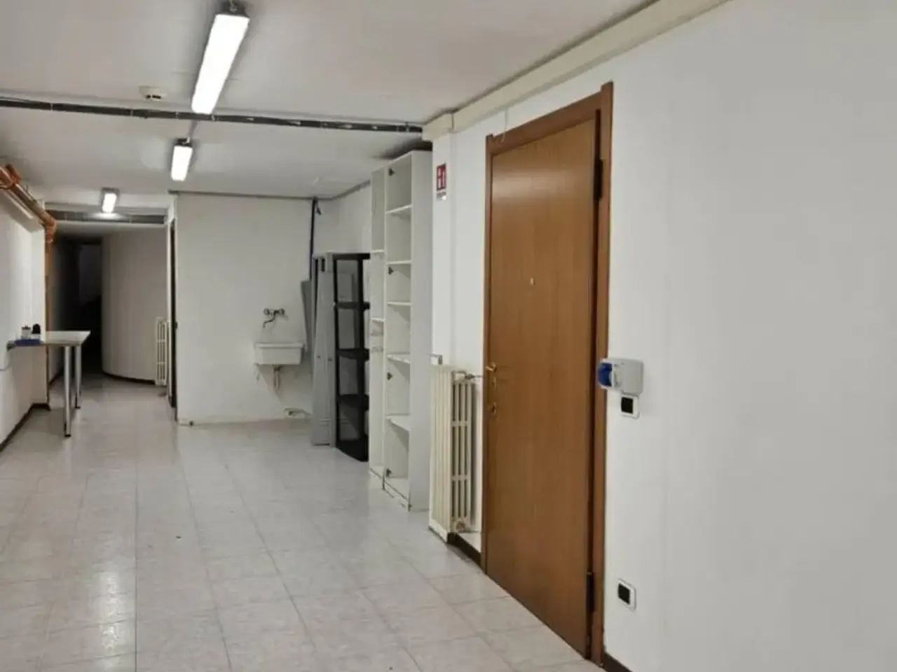Locale commerciale in Corso San Gottardo, Milano, Milano, Milano, {3} - Foto 2