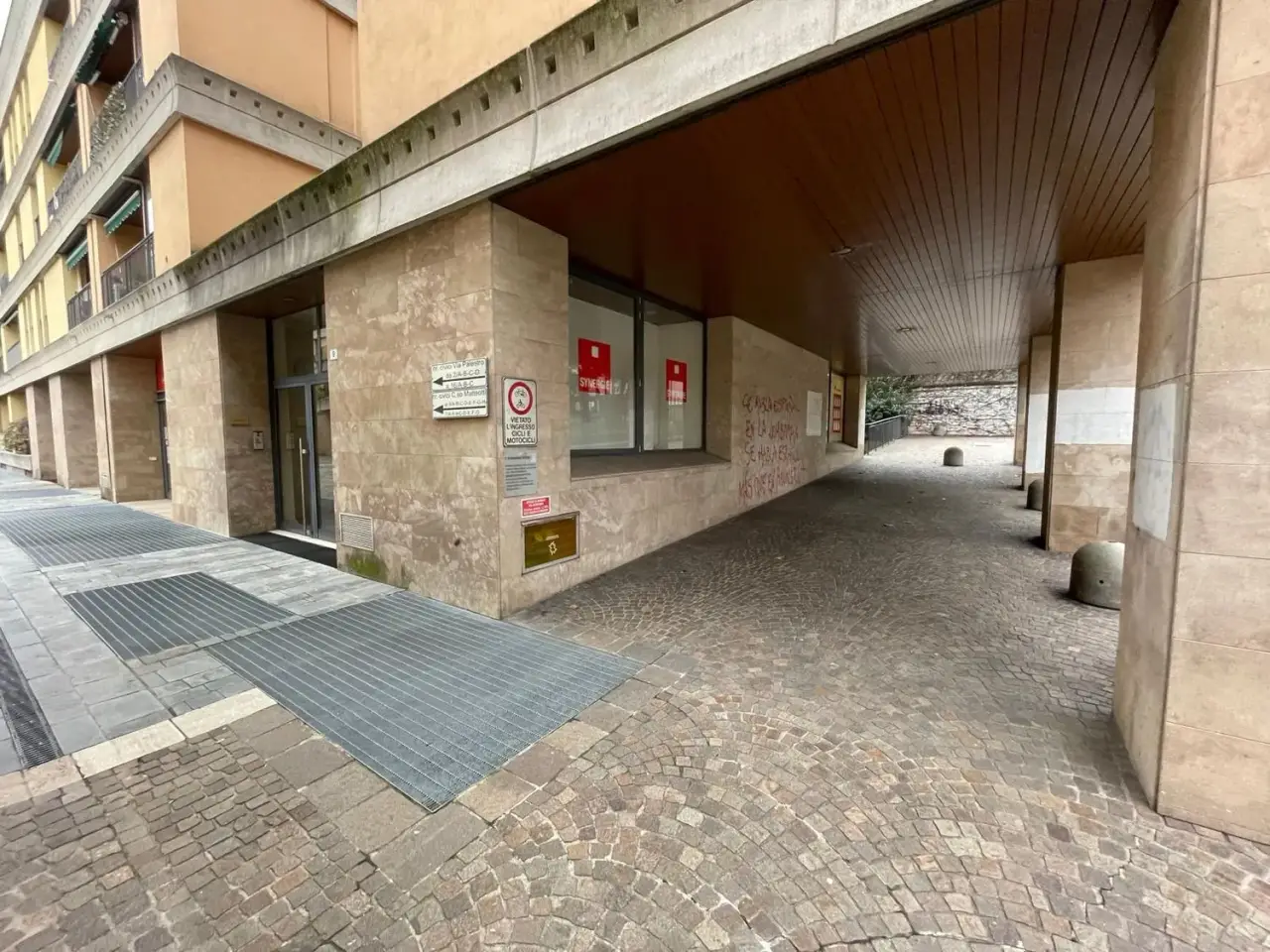 Ufficio in Giacomo Matteotti, Lecco, {3} - Foto 1