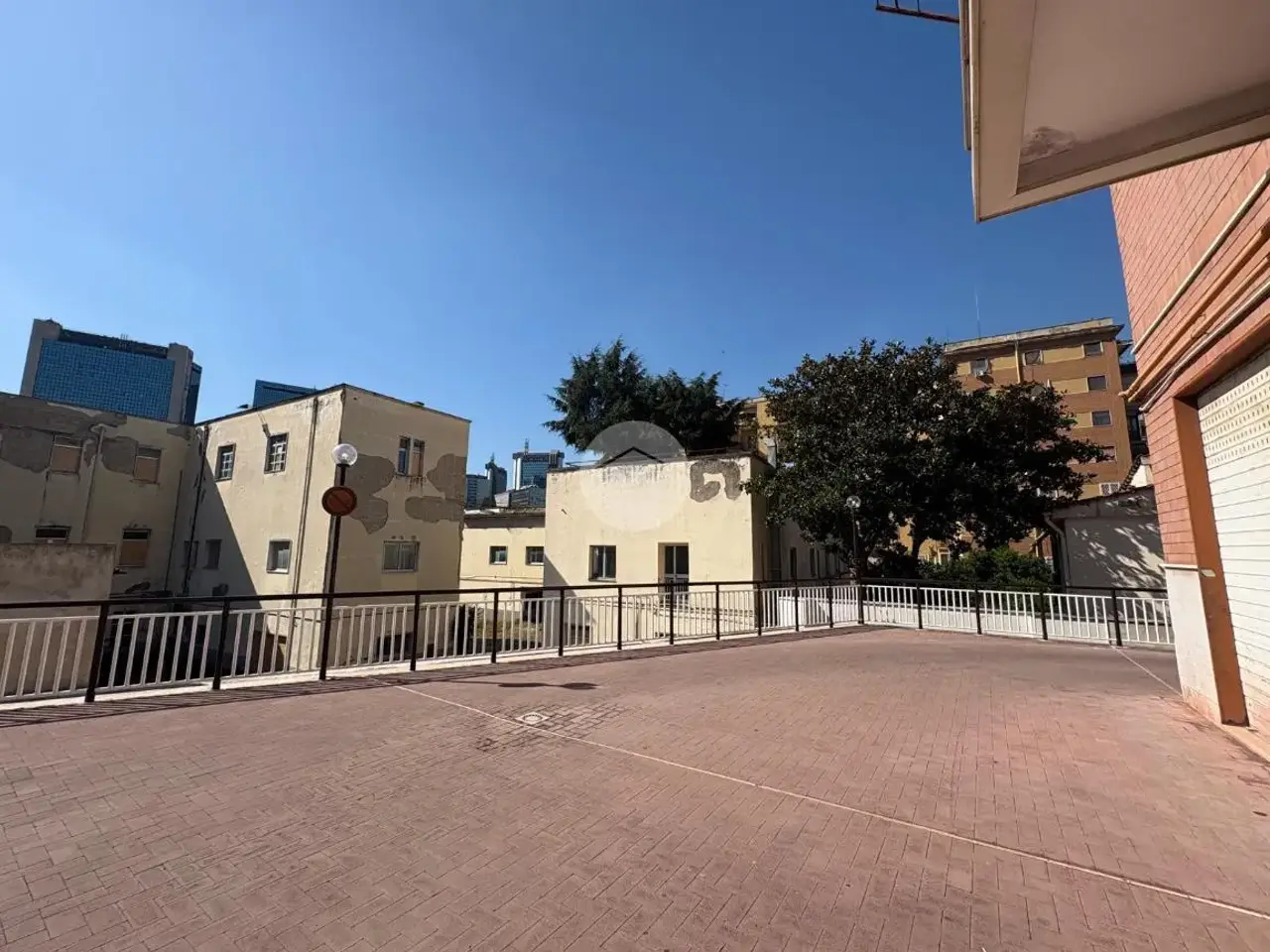 Magazzino in Via Aquilea 1, Napoli, {3} - Foto 1